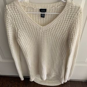 Rue 21 white Knit sweater